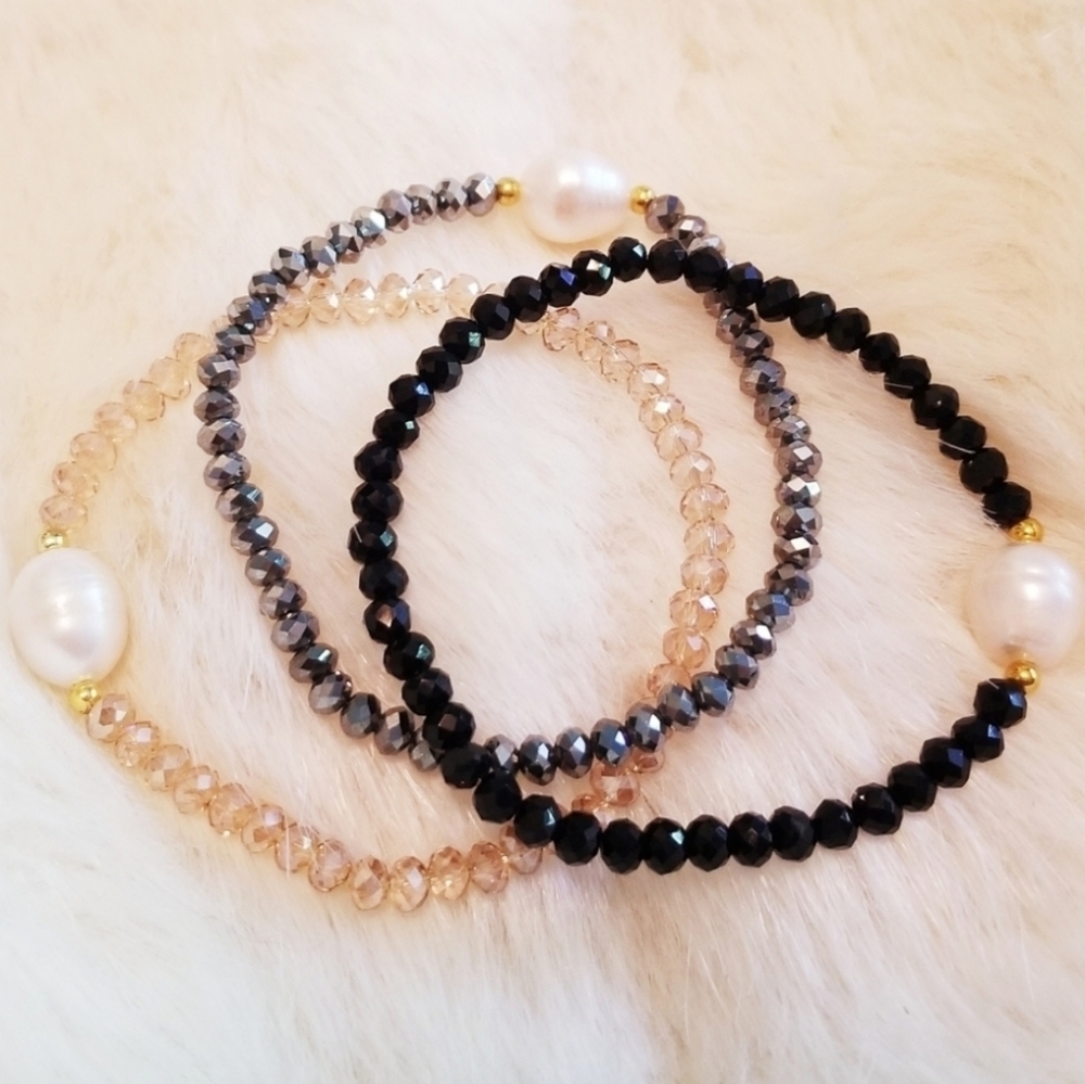 🧚‍♀️HP- Set of 3 Fresh Water Pearl Crystal Stretch Bracelets